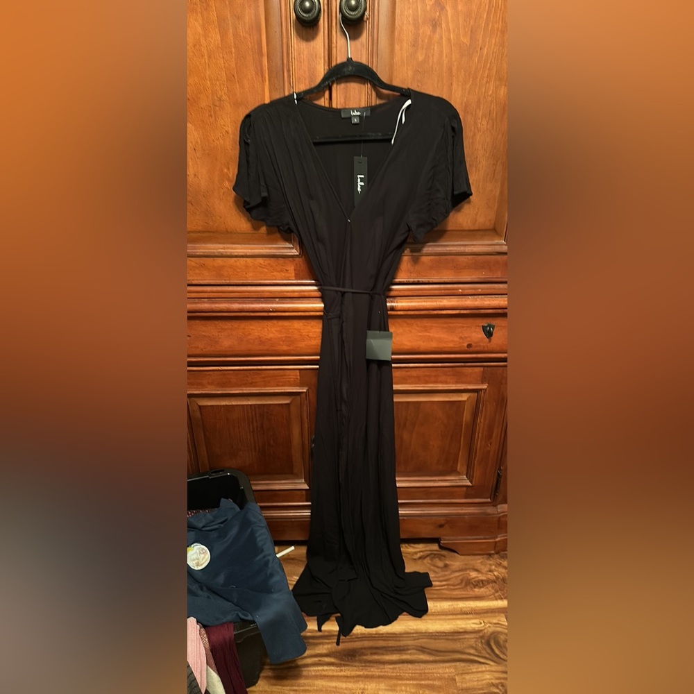 Lulus black dress never been worn